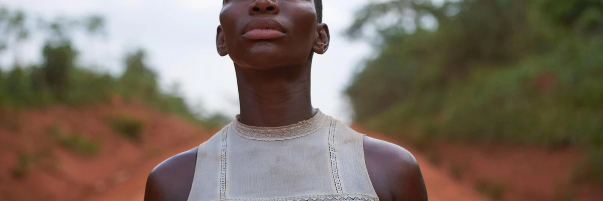 Musique de la série La Terre Noire s’élève